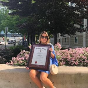 Meet your Posher, Cassandra